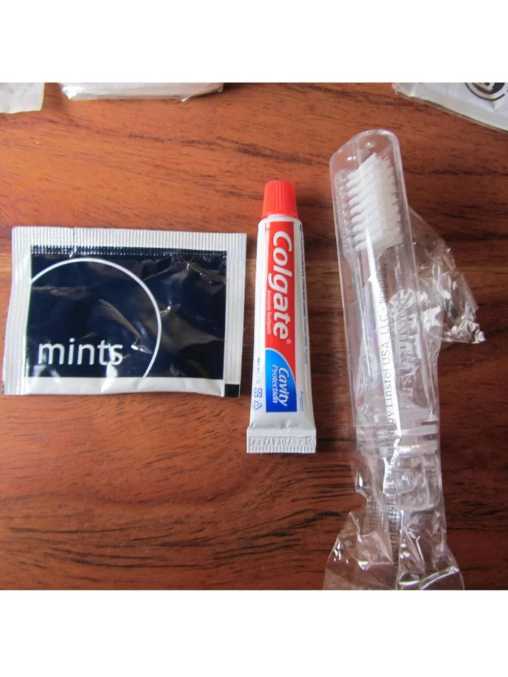 united airlines 15 piece business first travel dop kit cowshed (W6559)